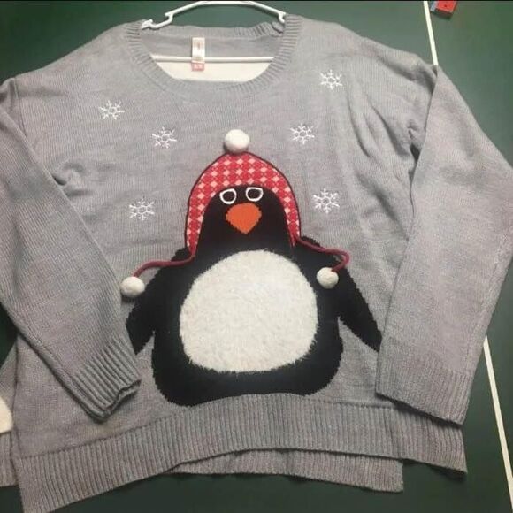 Penguin Sweater w/ Fuzzy Tummy - Juniors XL - Picture 1 of 3